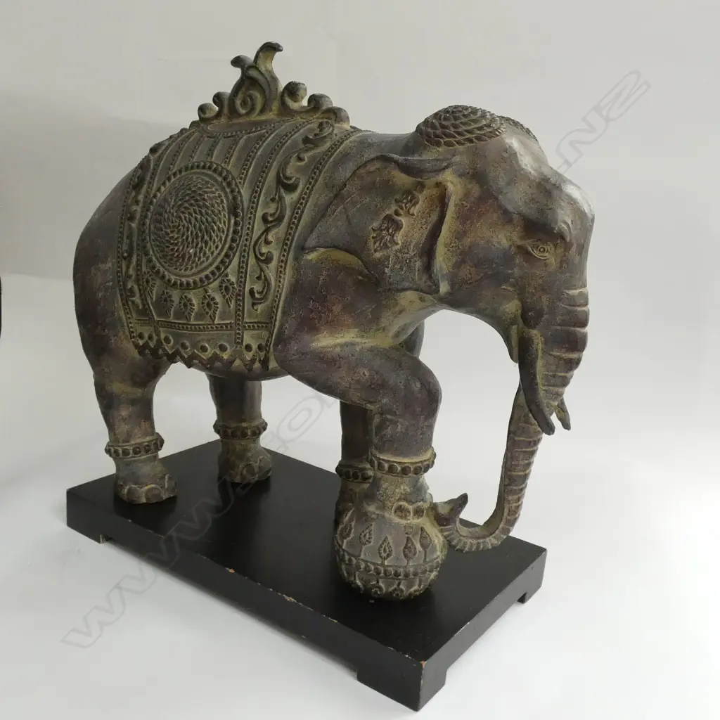 CERAMIC DECOR ELEPHANT SCULPTURE Image 1++