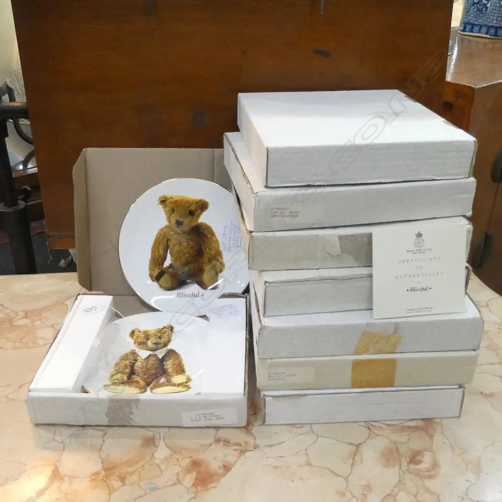 8 R/WORCESTER COLLECTORS PLATES BOXED Image 1++