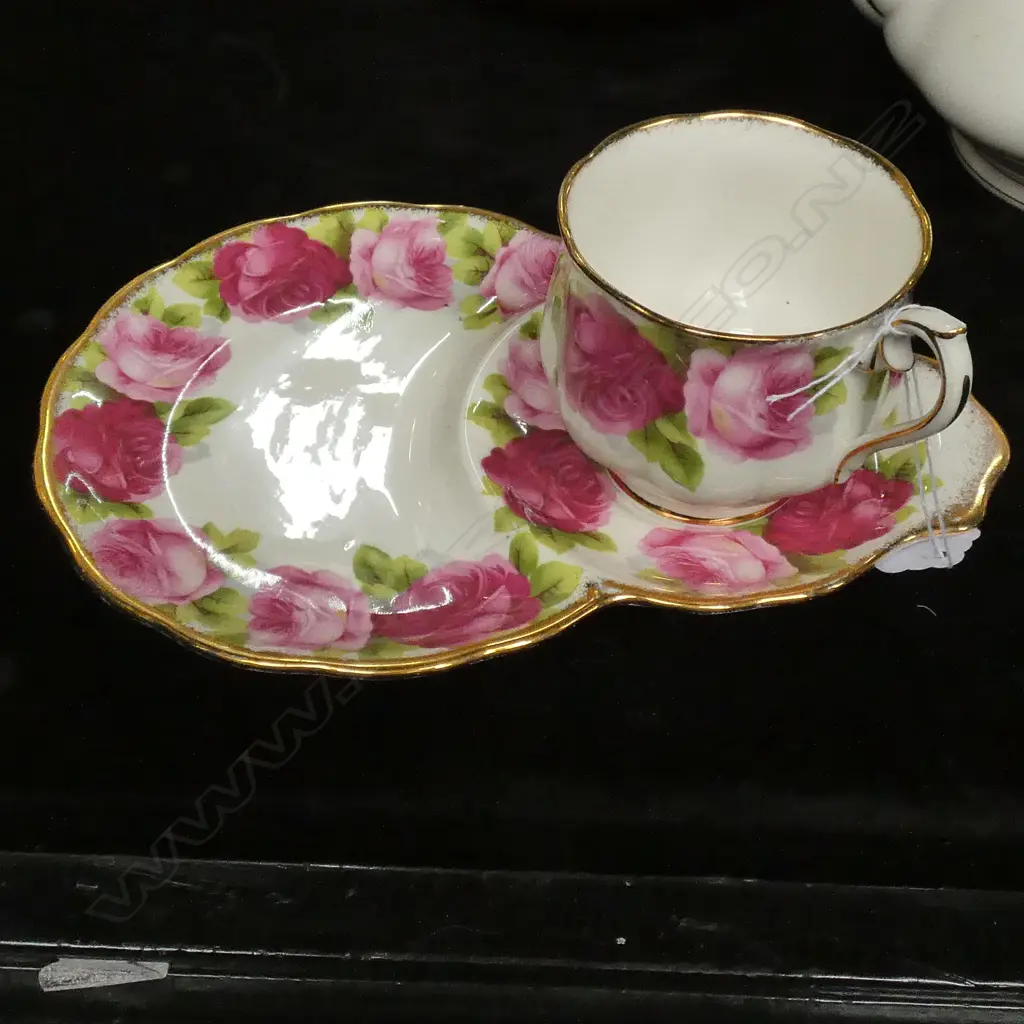 ROYAL ALBERT OLD ENGLISH ROSE TENNIS SET CUP & SAUCER Image 1++