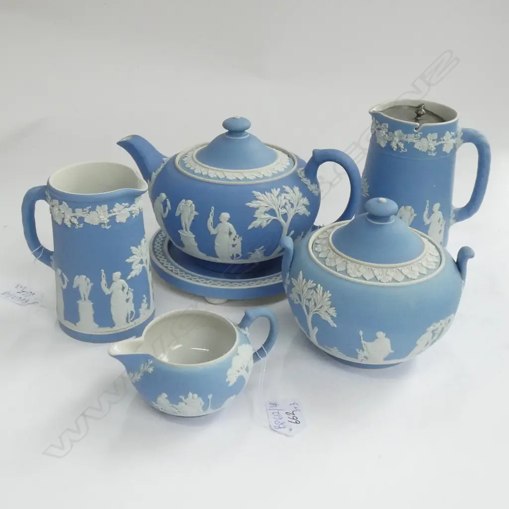 6 PCES WEDGWOOD JASPERWARE; TEAPOT AF, SUGAR, 3 JUGS Image 1++