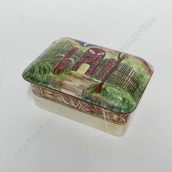 ROYAL WINTON 'MAORILAND' LIDDED BOX