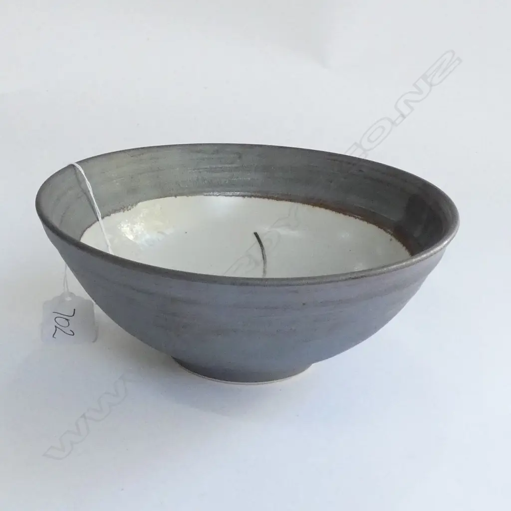 GOOD PAUL WINSPEAR POTTERY BOWL, 185MM Image 1++