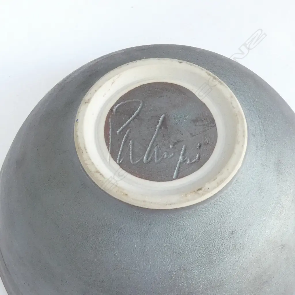 GOOD PAUL WINSPEAR POTTERY BOWL, 185MM Image 1++