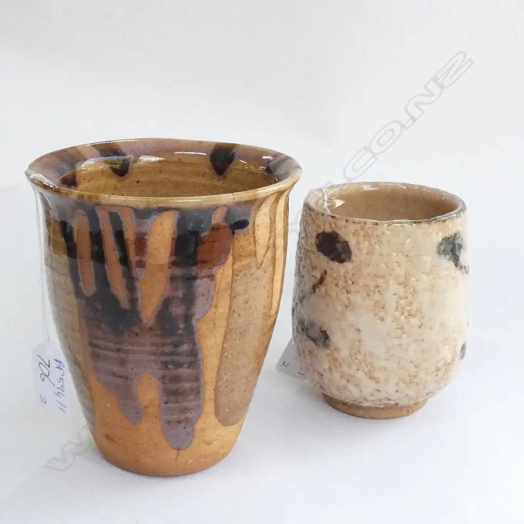 2 STUDIO POTTERY VASES H. 140MM LARGER HAS CRACK AND CHIP Image 1++