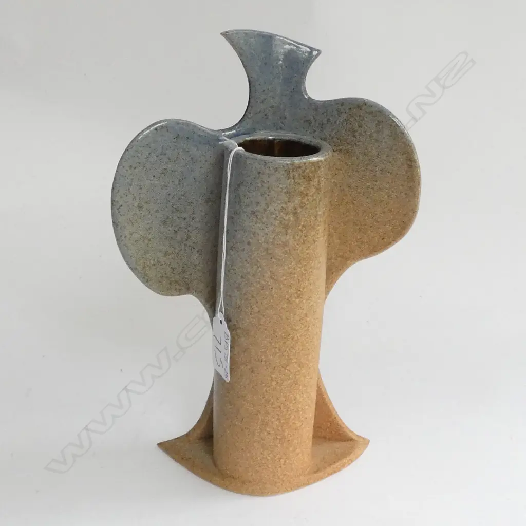 IAN WEBSTER NZ POTTERY SCULPTURAL VASE, 246MM Image 1++