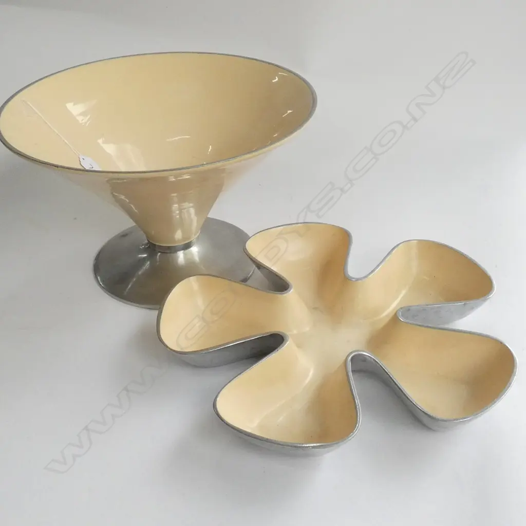PR VINTAGE ENAMEL PIECES BOWL & SERVER Image 1++