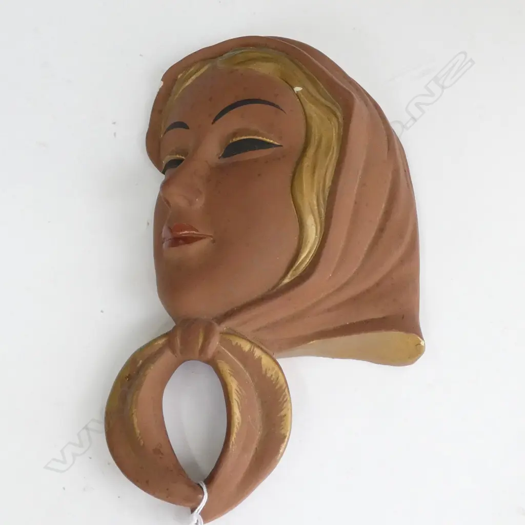 1950S WALL BUST OF A WOMAN, 200MM Image 1++