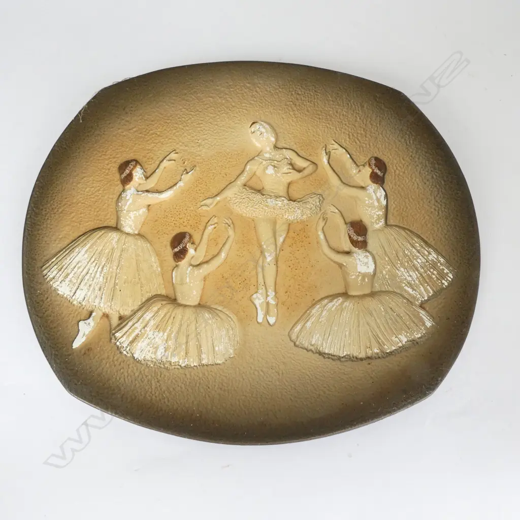 BOSSONS WALL PLAQUE, GOLD, BALLERINAS, 330MM Image 1++