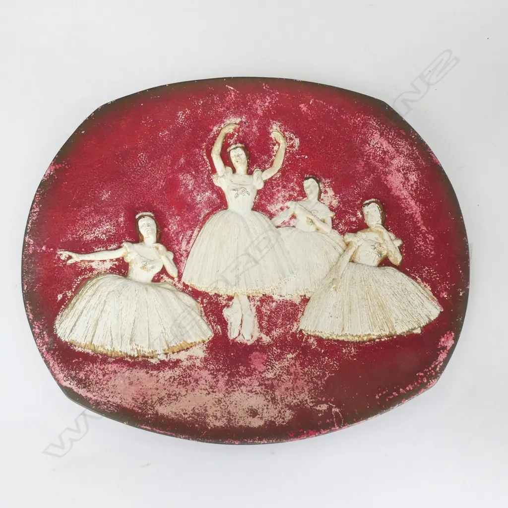 BOSSONS WALL PLAQUE, RED, BALLERINAS, 330MM Image 1++