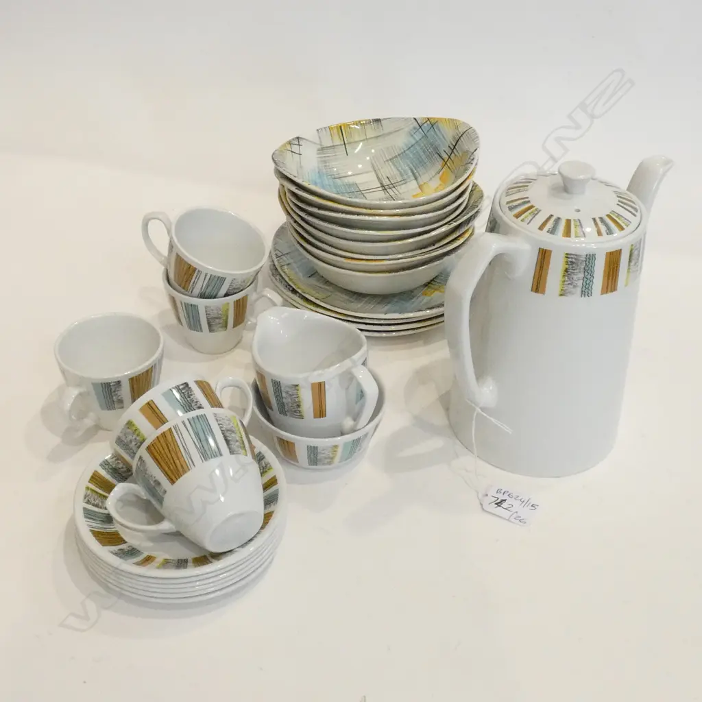 RETRO COFFEE SERVICE + MANHATTEN BOWLS Image 1++