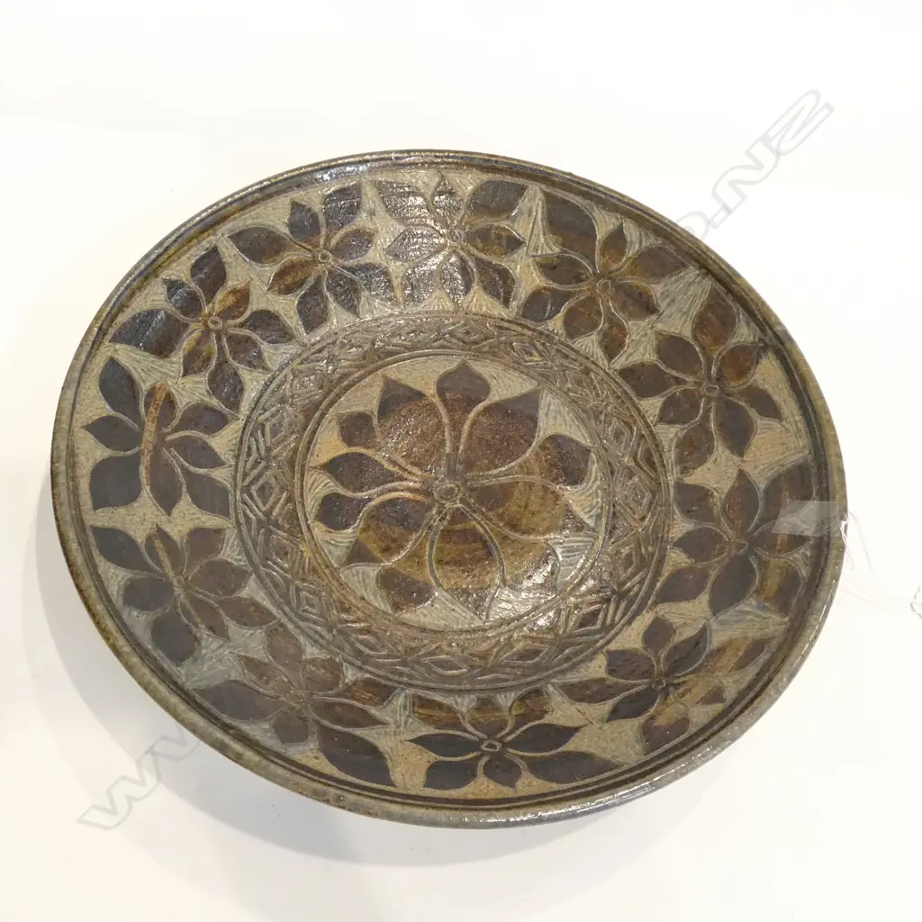 PAPUA NEW GUINEA STUDIO BOWL, JASON ABAKA, DIA. 350MM Image 1++