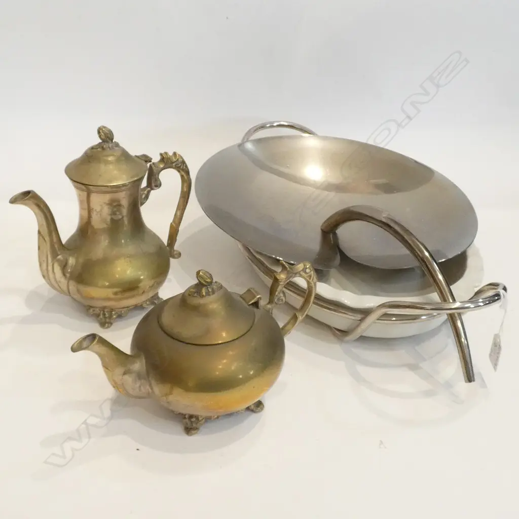 EP TRAY, DISH, 2 BRASS TEA / COFFEEPOTS Image 1++