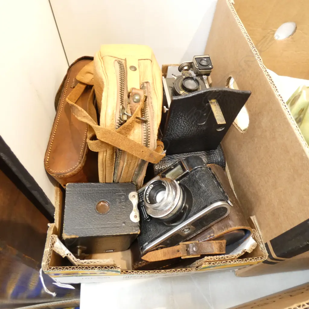 COLLECTION ASST VINTAGE CAMERAS; KODAKS, VITO  Image 1++