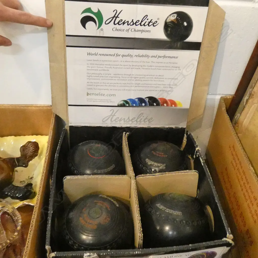 BOX LOT HENSELITE BALLS  Image 1++