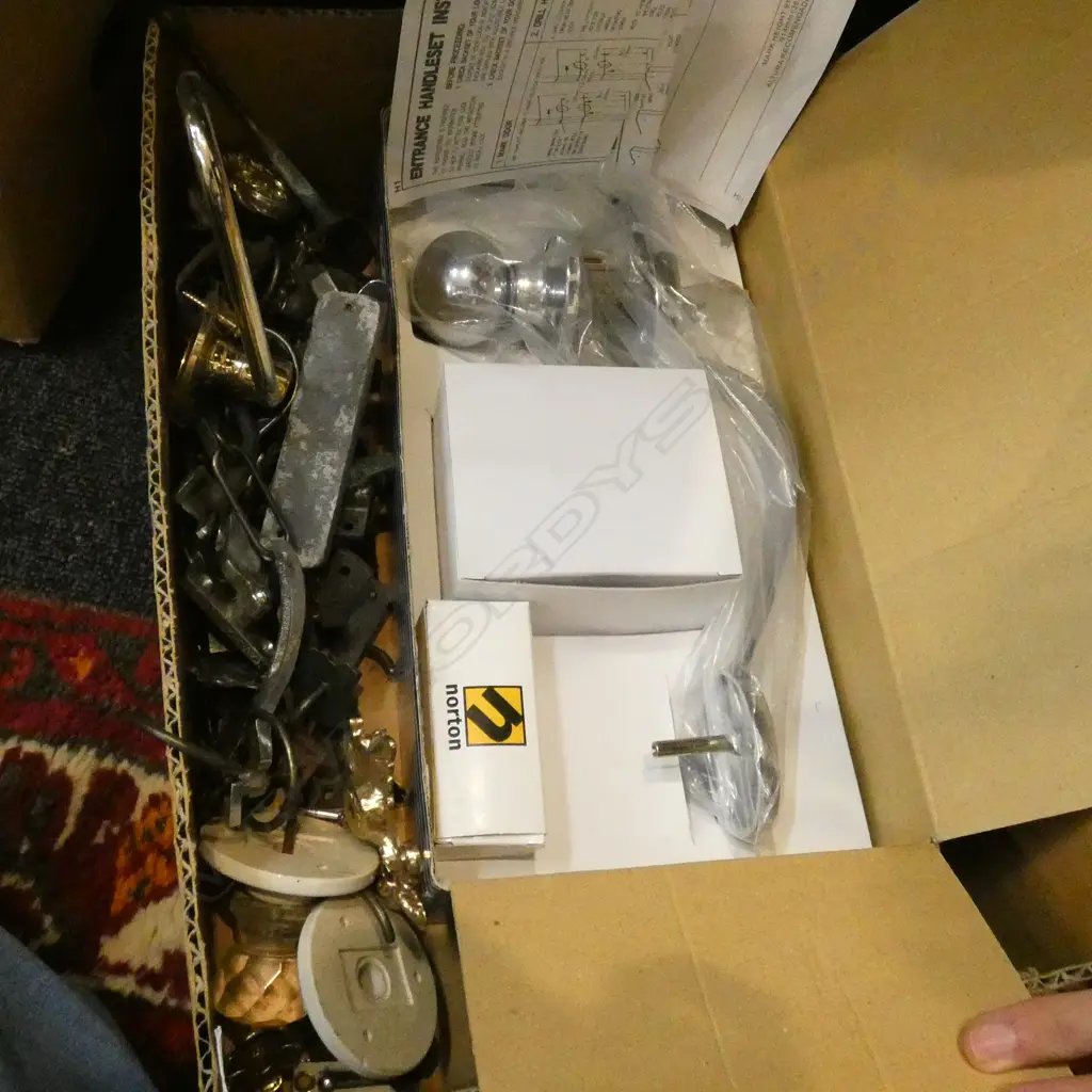 BOX LOT DOOR HANDLES ETC Image 1++