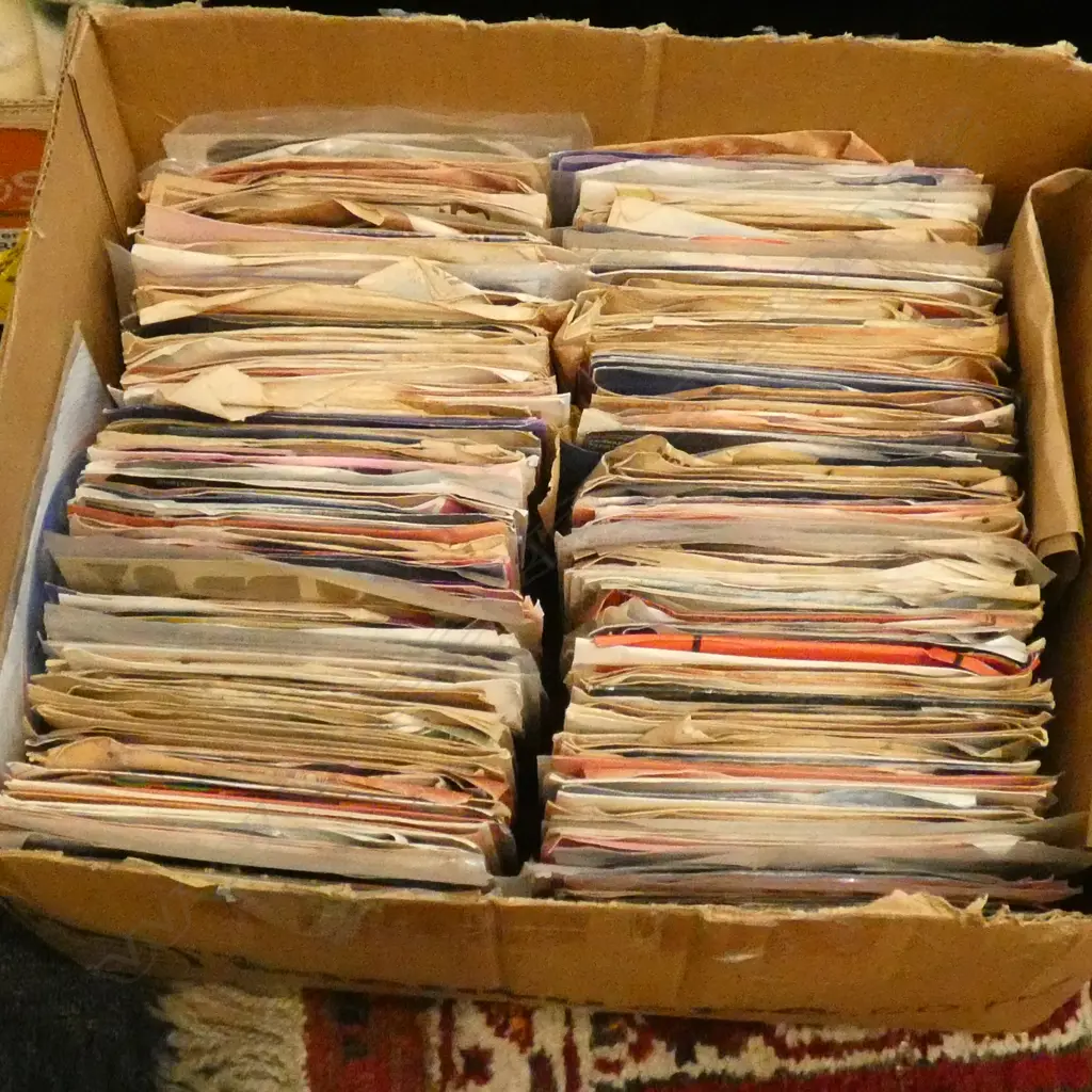BOX ASST. 45rpm RECORDS Image 1++
