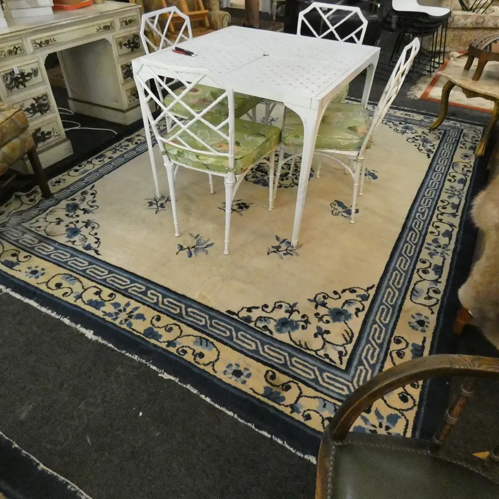 LARGE VINTAGE CHINESE CARPET Image 1++