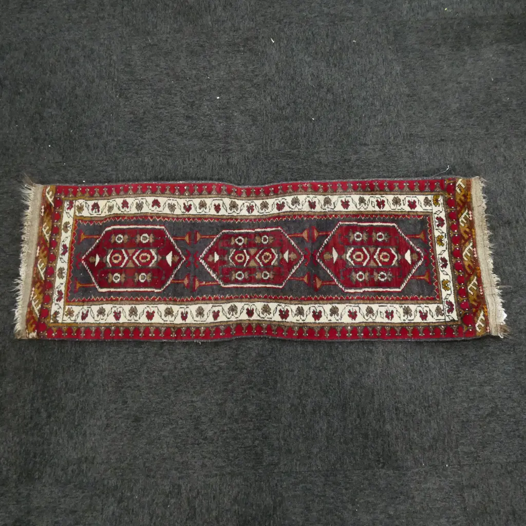 HAND KNOTTED ALL WOOL IRANIAN SMALL RUNNER 1400 X 520MM Image 1++