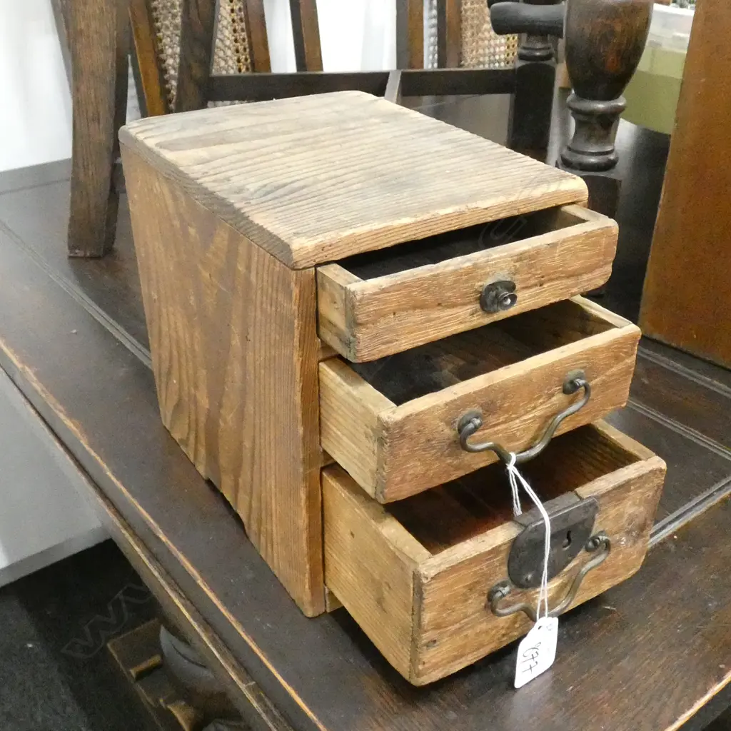 VINTAGE JAPANESE COLLECTORS BOX H. 190MM Image 1++