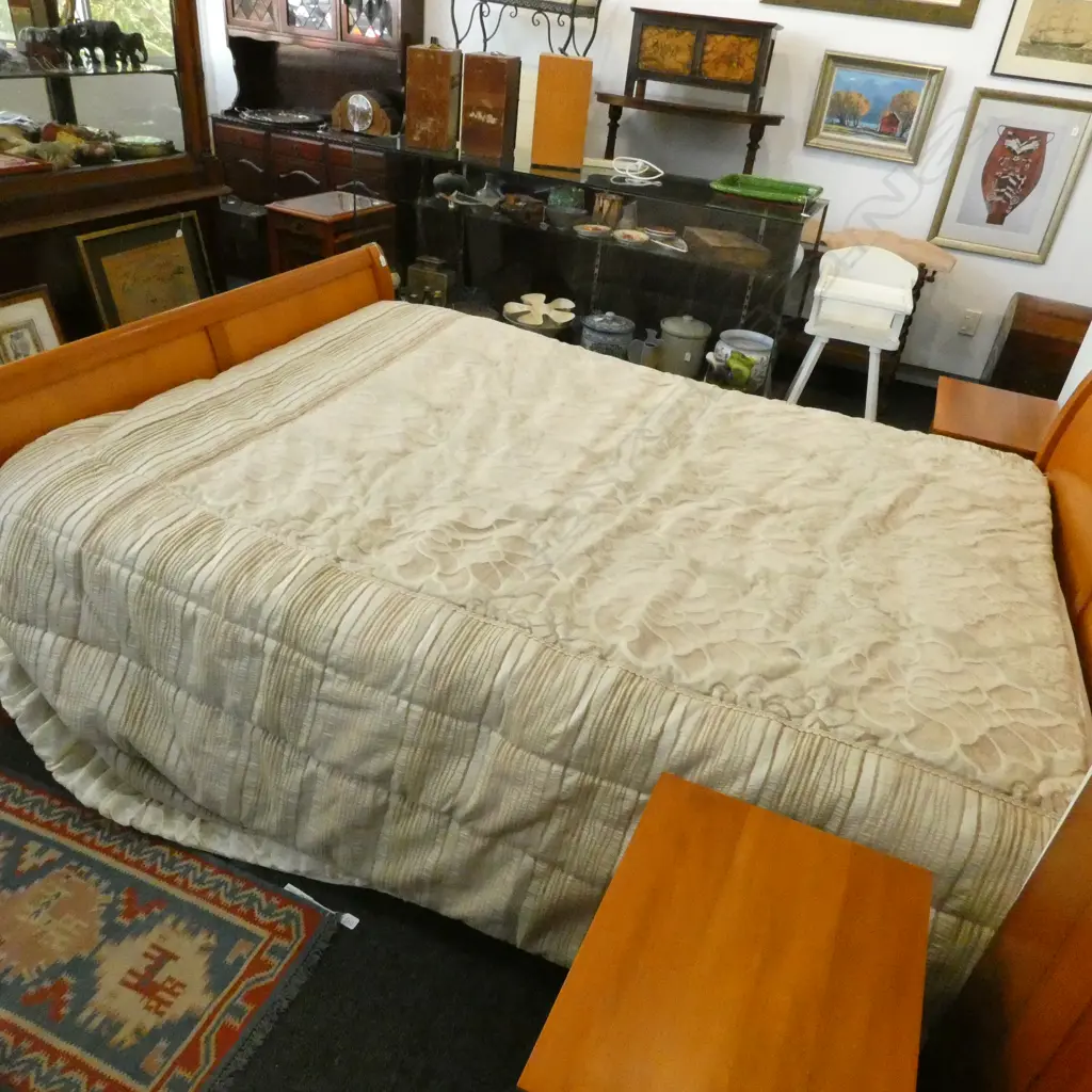ITALIAN MADE SUPER KING COMFORTER APPROX 280 X 330CM Image 1++