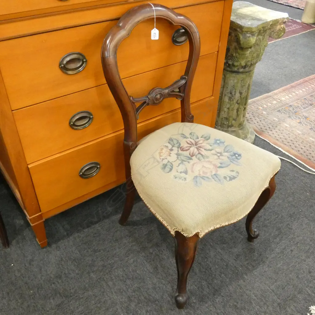 NEEDLEPOINT BALLOON BACK CHAIR Image 1++