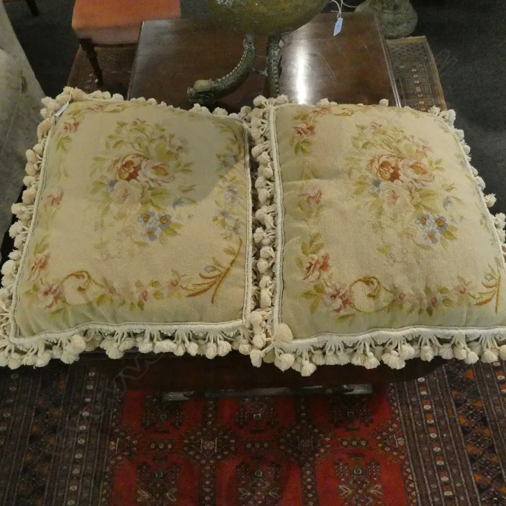 PR NEEDLEWORK TASSELED CUSHIONS L. 560MM Image 1++