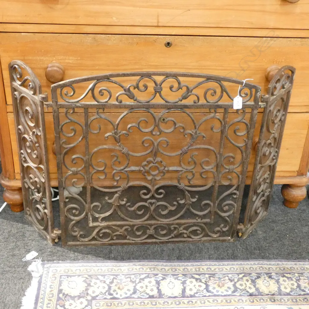 VINTAGE WROUGHT IRON SPARK / FIRE GUARD Image 1++