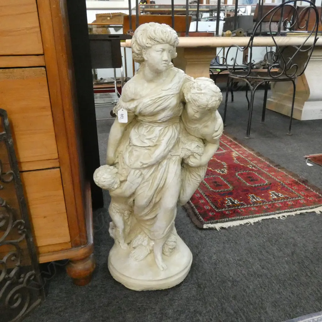 GARDEN STATUE MOTHER WITH CHILDREN H. 730MM Image 1++