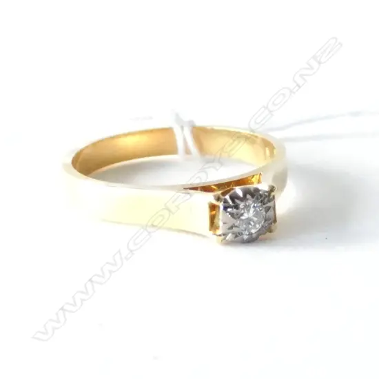 18CT GOLD DIAMOND RING 