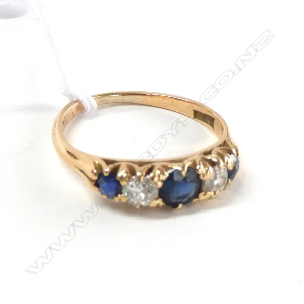 18CT DIAMOND AND SAPPHIRE RING Image 1++