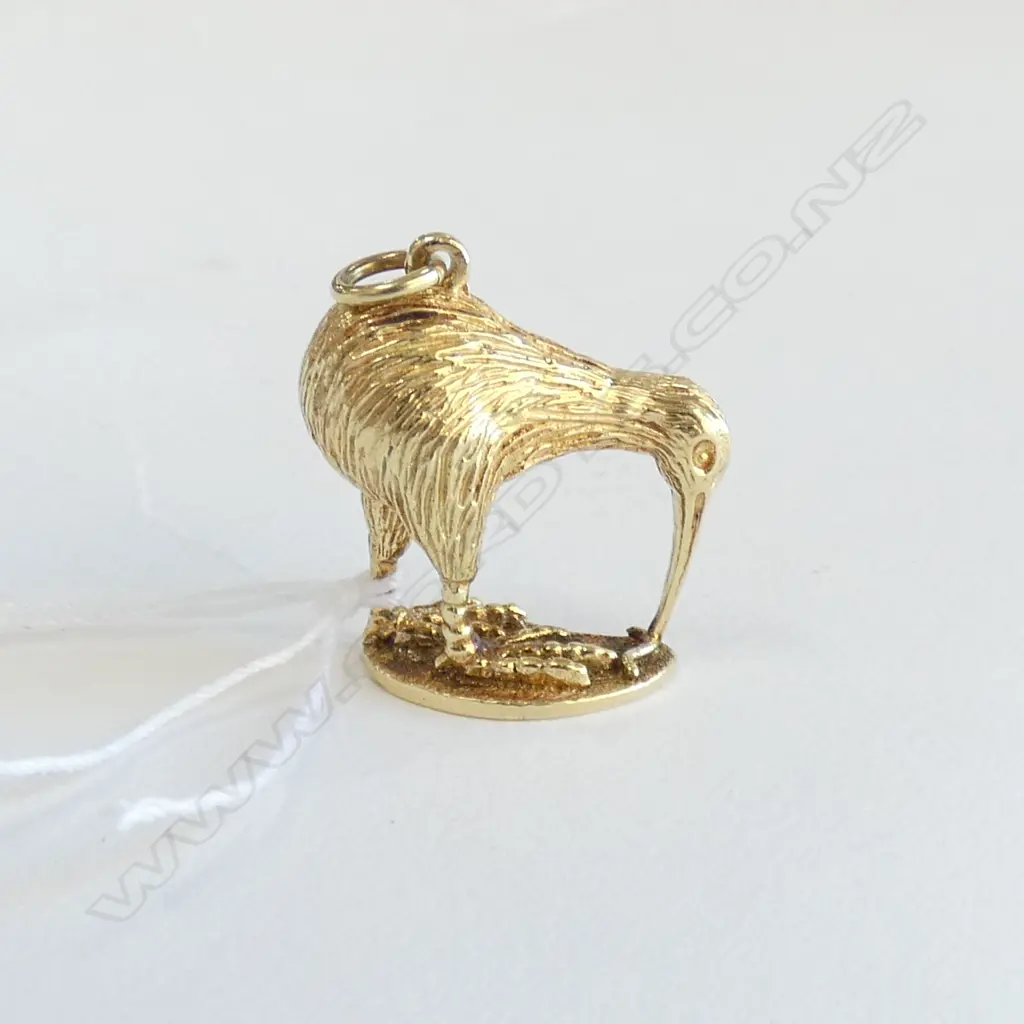 14K Y/GOLD KIWI PENDANT 7.03 Image 1++