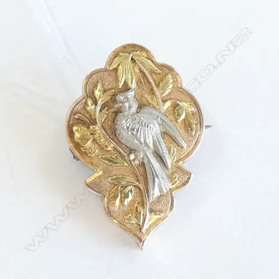 19THC 14k GOLD BROOCH WITH WHITE BIRD 6.1GMS