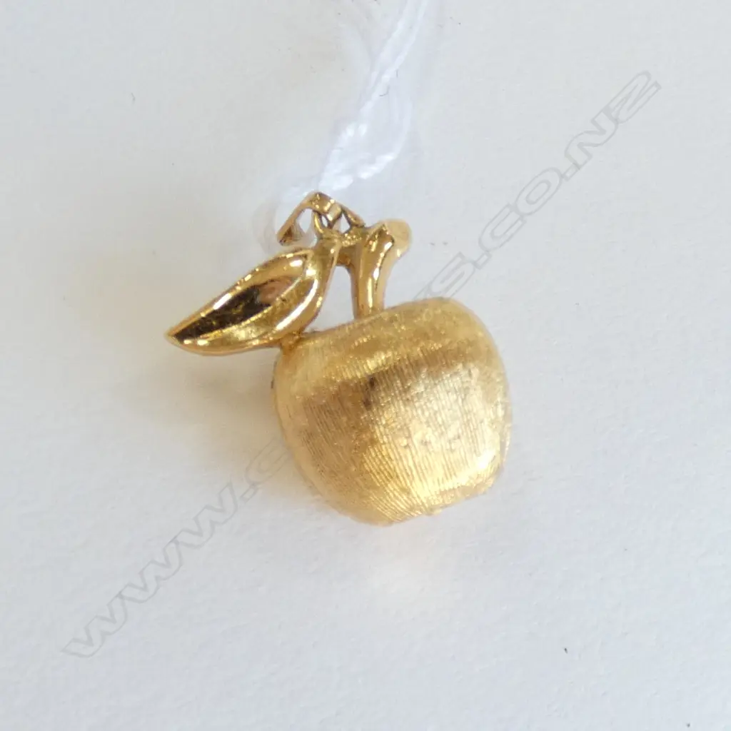 22ct GOLD APPLE CHARM 6gm Image 1++