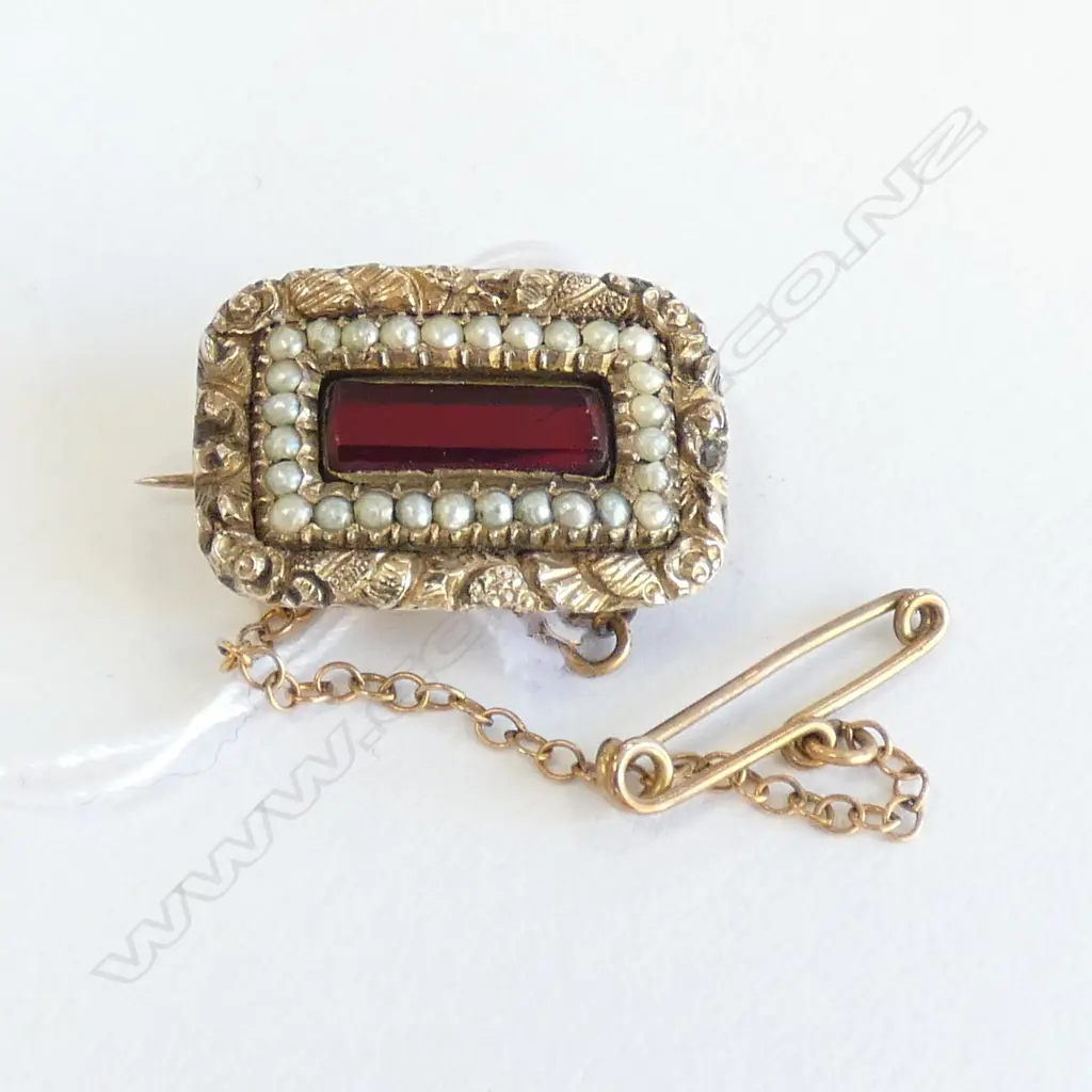 GOLD PLATED GEORGIAN PEARL AND CRYSTAL MOURNING BROOCH Image 1++