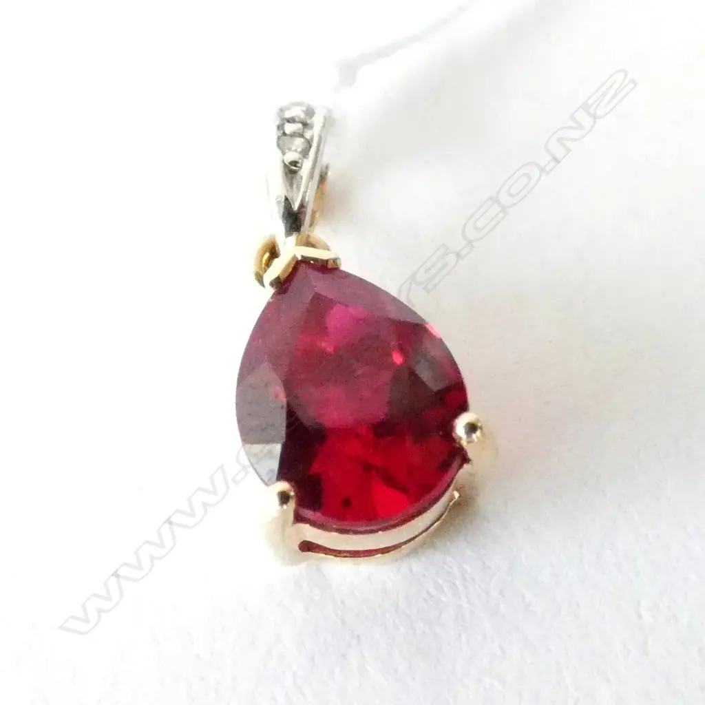 10K GOLD RED STONE PENDANT Image 1++