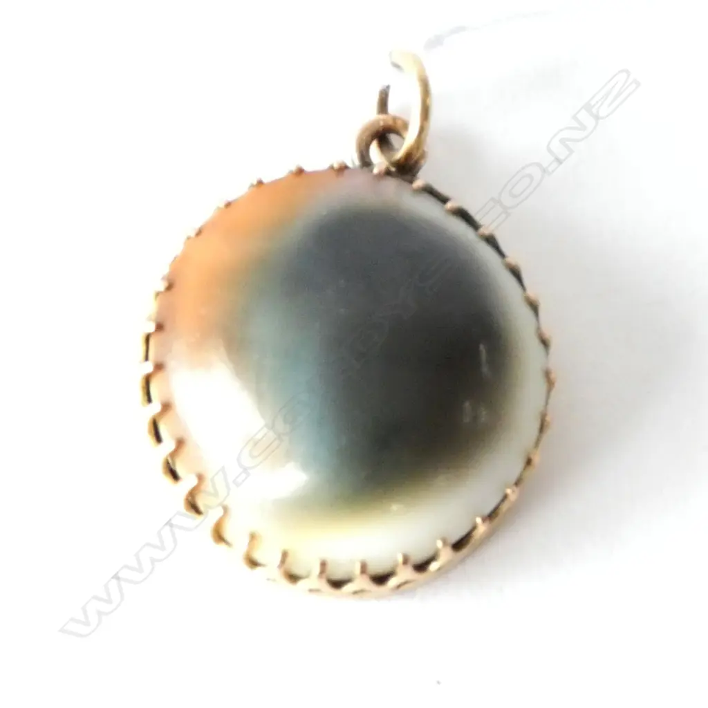 9CT COLONIAL CATS EYE PENDANT Image 1++