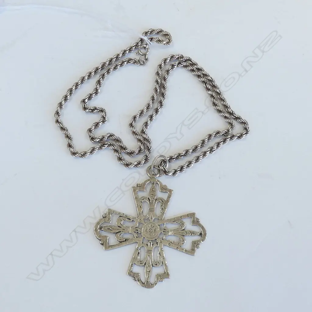 SILVER CROSS AND CHAIN Image 1++