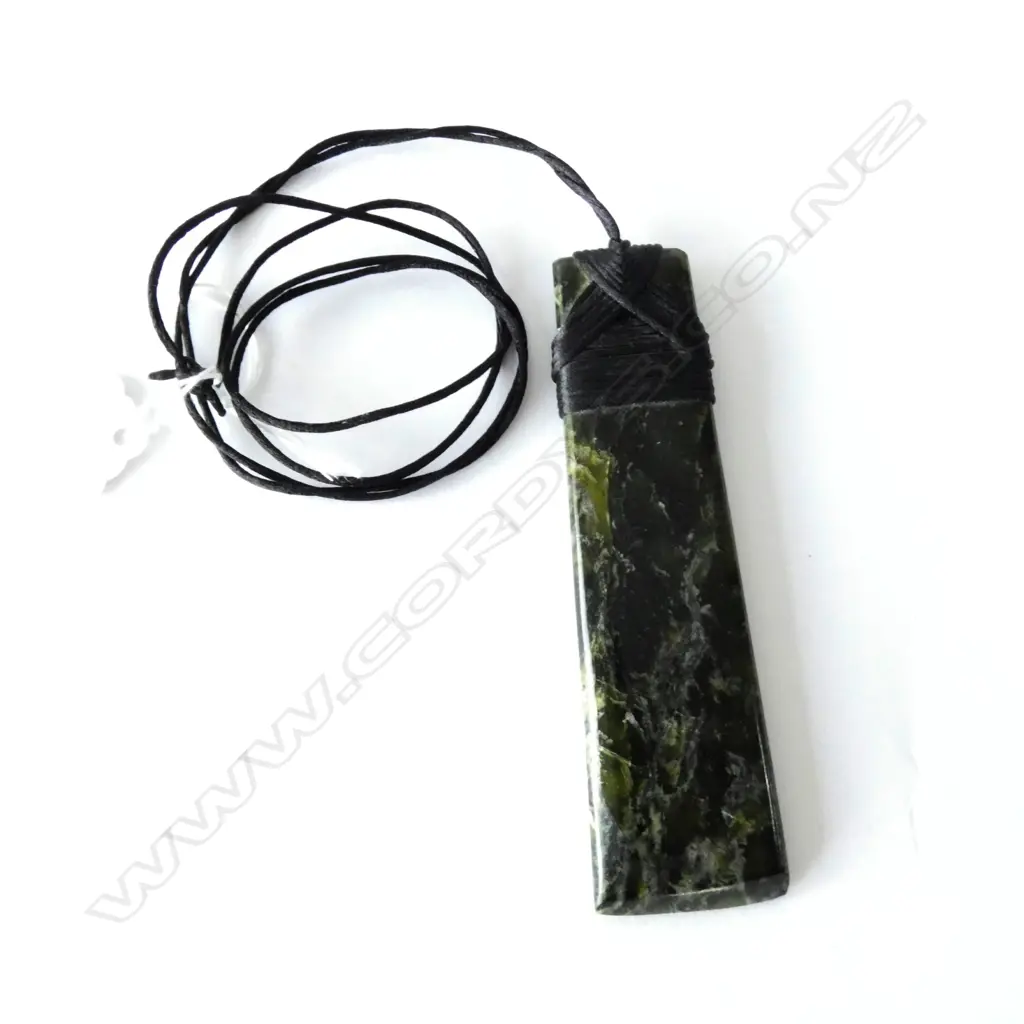 POUNAMU GREENSTONE PENDANT L. 110MM Image 1++