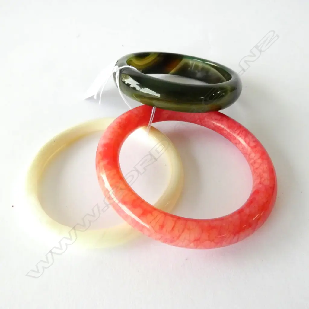 3 COLOURED BANGLES. AGATE ? JADE? DYED? Image 1++