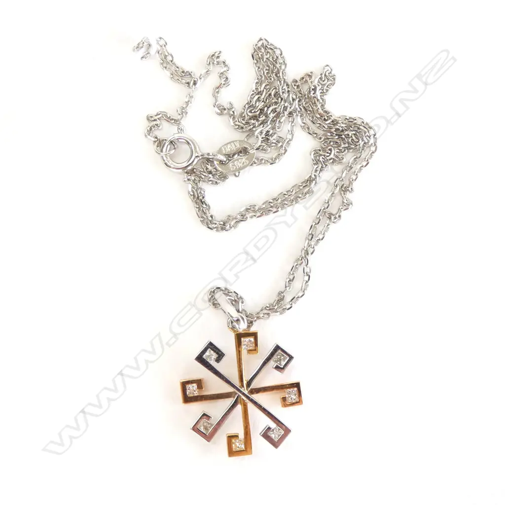 18CT W.GOLD & DIAMOND PENDANT Image 1++
