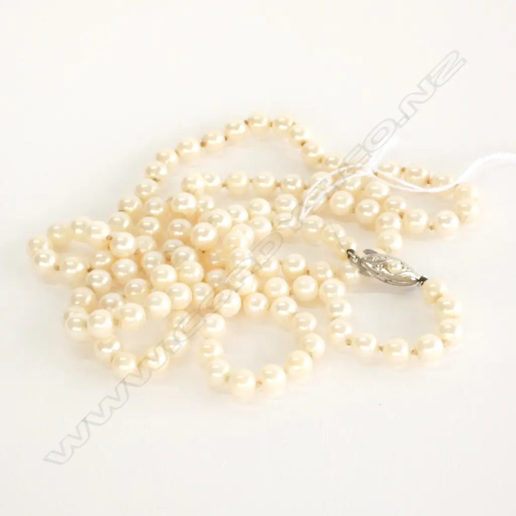 LONG CULTURED PEARL NECKLACE WITH SILVER CLASP Image 1++