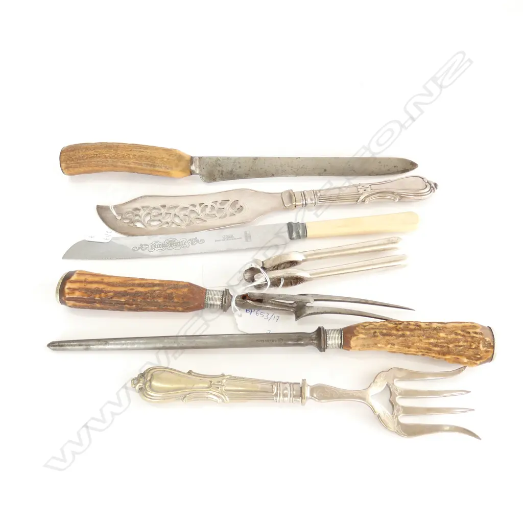 7 PCES CUTLERY, HORN CARVING SET ETC Image 1++