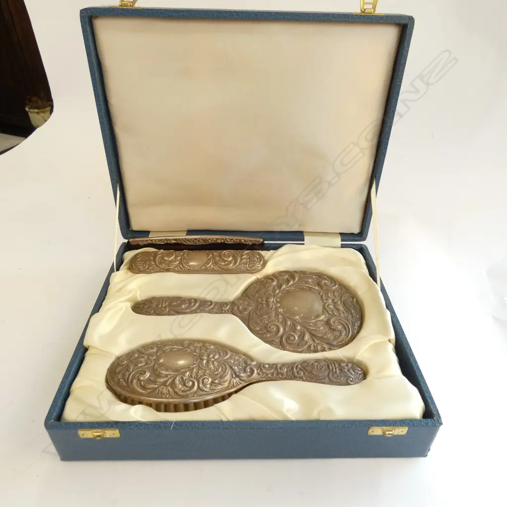 CASED STG SILVER VANITY SET; MIRROR, COMB, 2 BRUSHES, B'HAM 1985 Image 1++