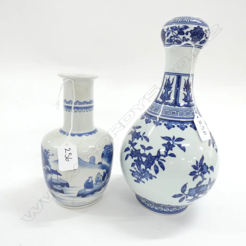 2 ORIENTAL B/W VASES H. 260MM Image 1++