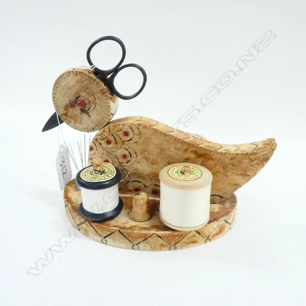 A FOLK ART DUCK SEWING CADDY L 180 MM Image 1++