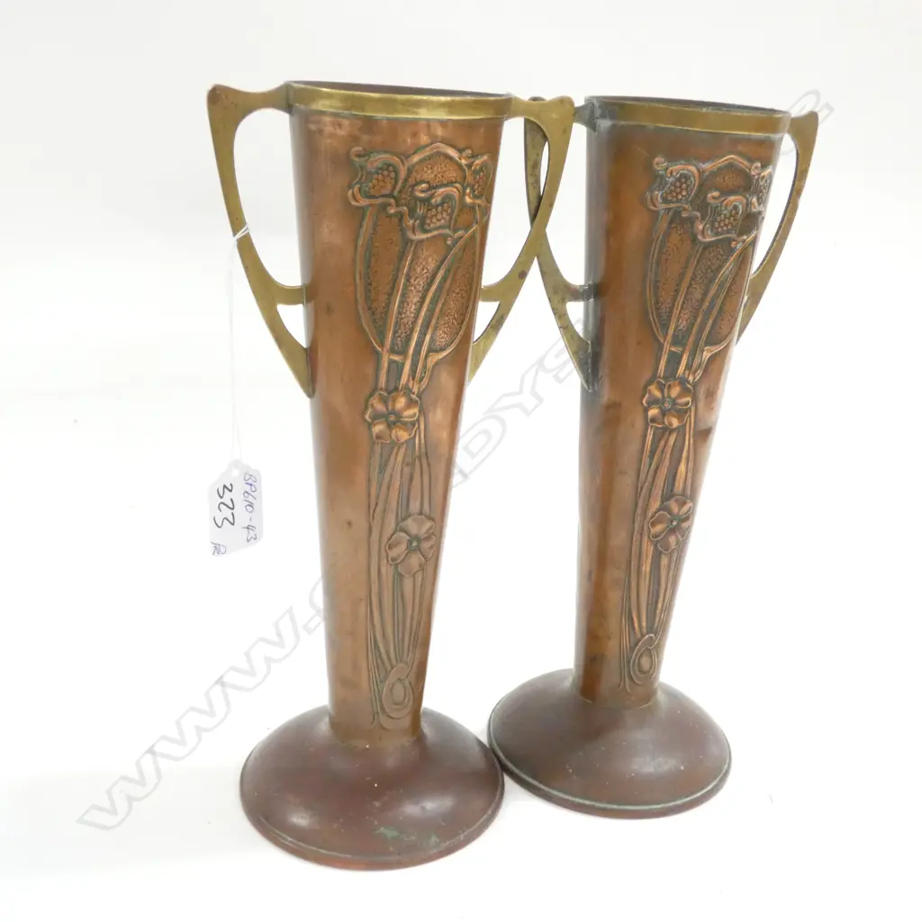 (19904) PR ART NOUVEAU COPPER EMBOSSED VASES H.285mm Image 1++