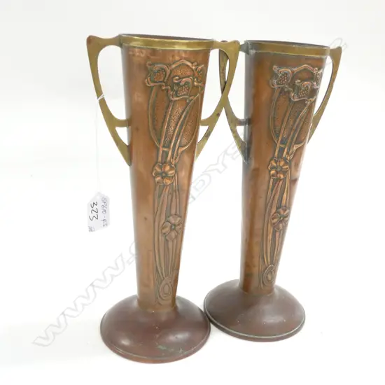 (19904) PR ART NOUVEAU COPPER EMBOSSED VASES H.285mm