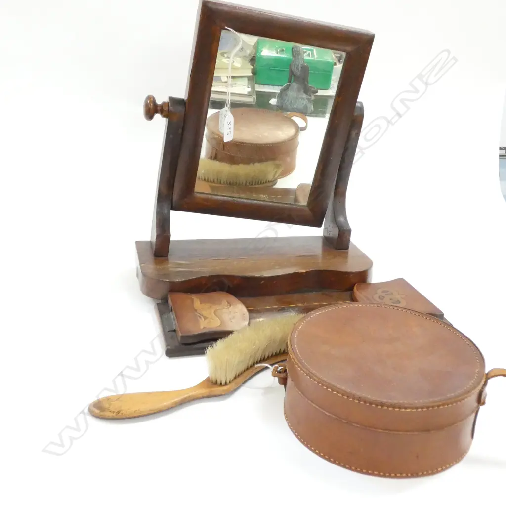 SMALL TOILET MIRROR (AF)/CLOTHES BRUSH/BOOK HOLDER/COLLAR BOX WITH COLLARS Image 1++