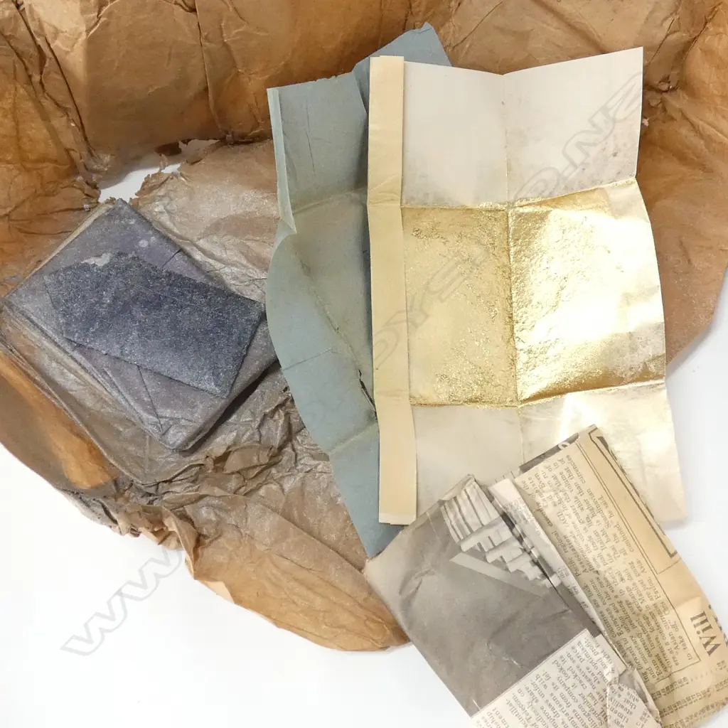 COLLECTION VINTAGE GOLD LEAF IN PAPER PACKETS Image 1++