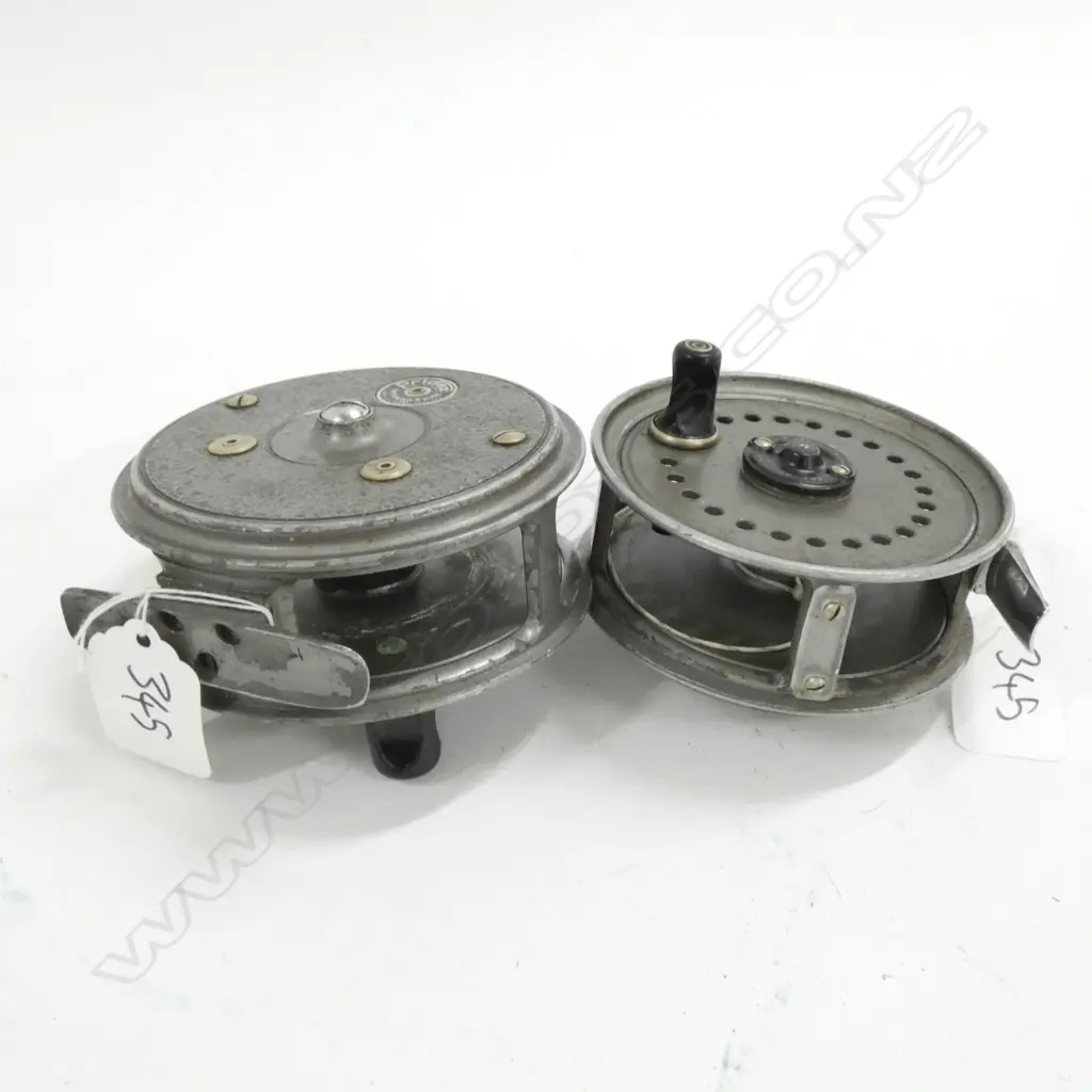 2 J.W.YOUNG FLY REELS 'PRIDEX' & 'BEAUDEX' Image 1++